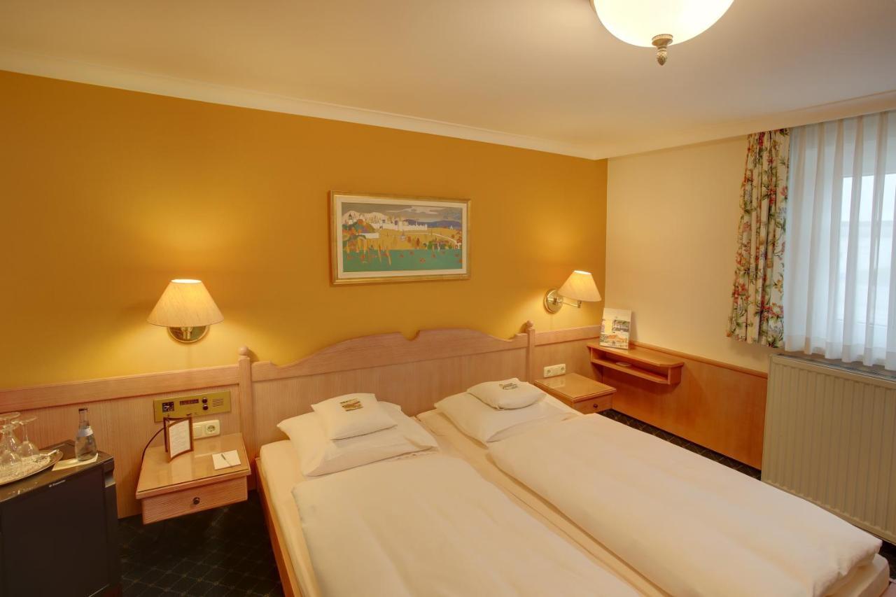 Hotel Brauereigasthof Landwehr-Braeu Reichelshofen Ruang foto
