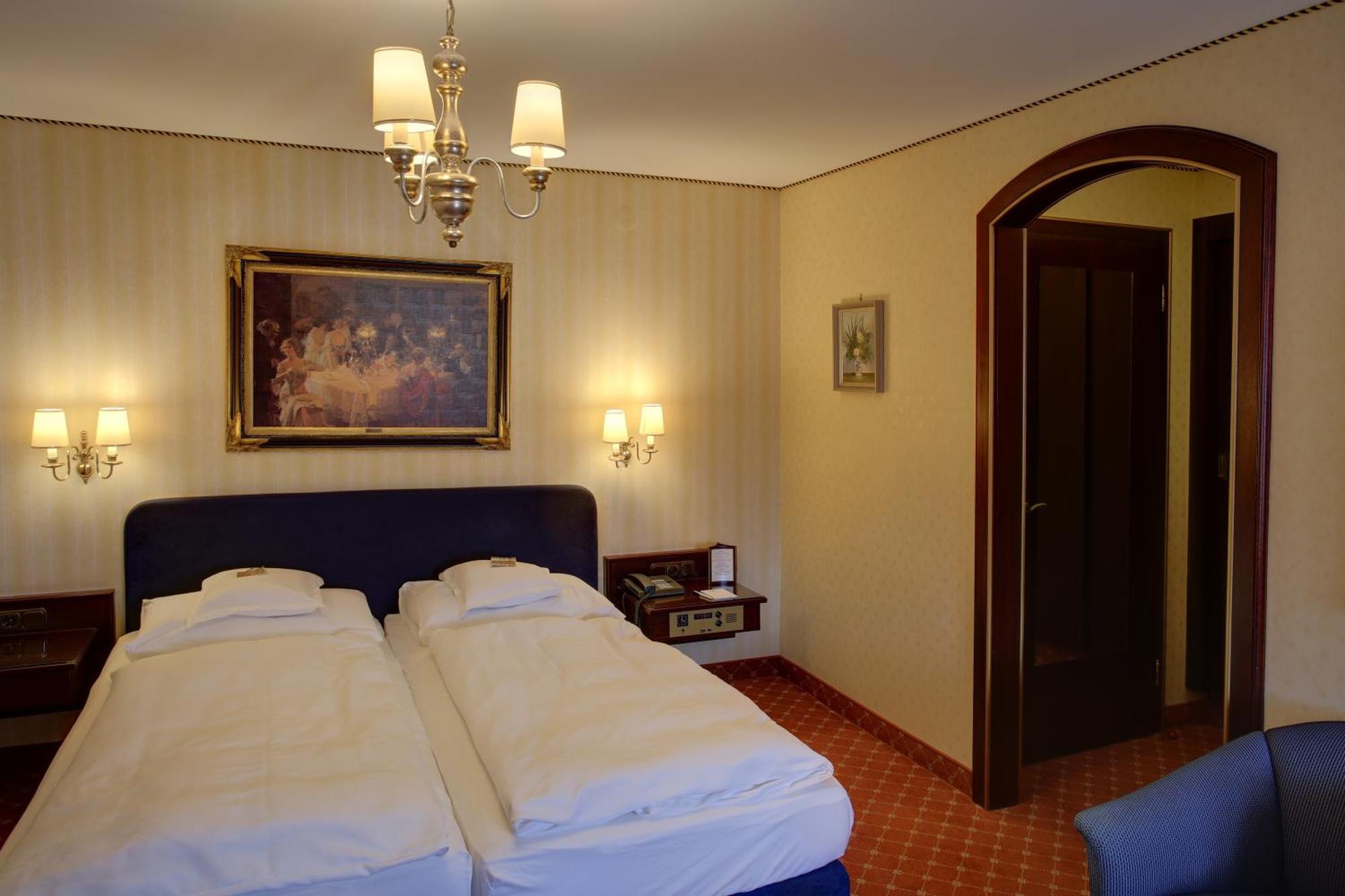 Hotel Brauereigasthof Landwehr-Braeu Reichelshofen Ruang foto