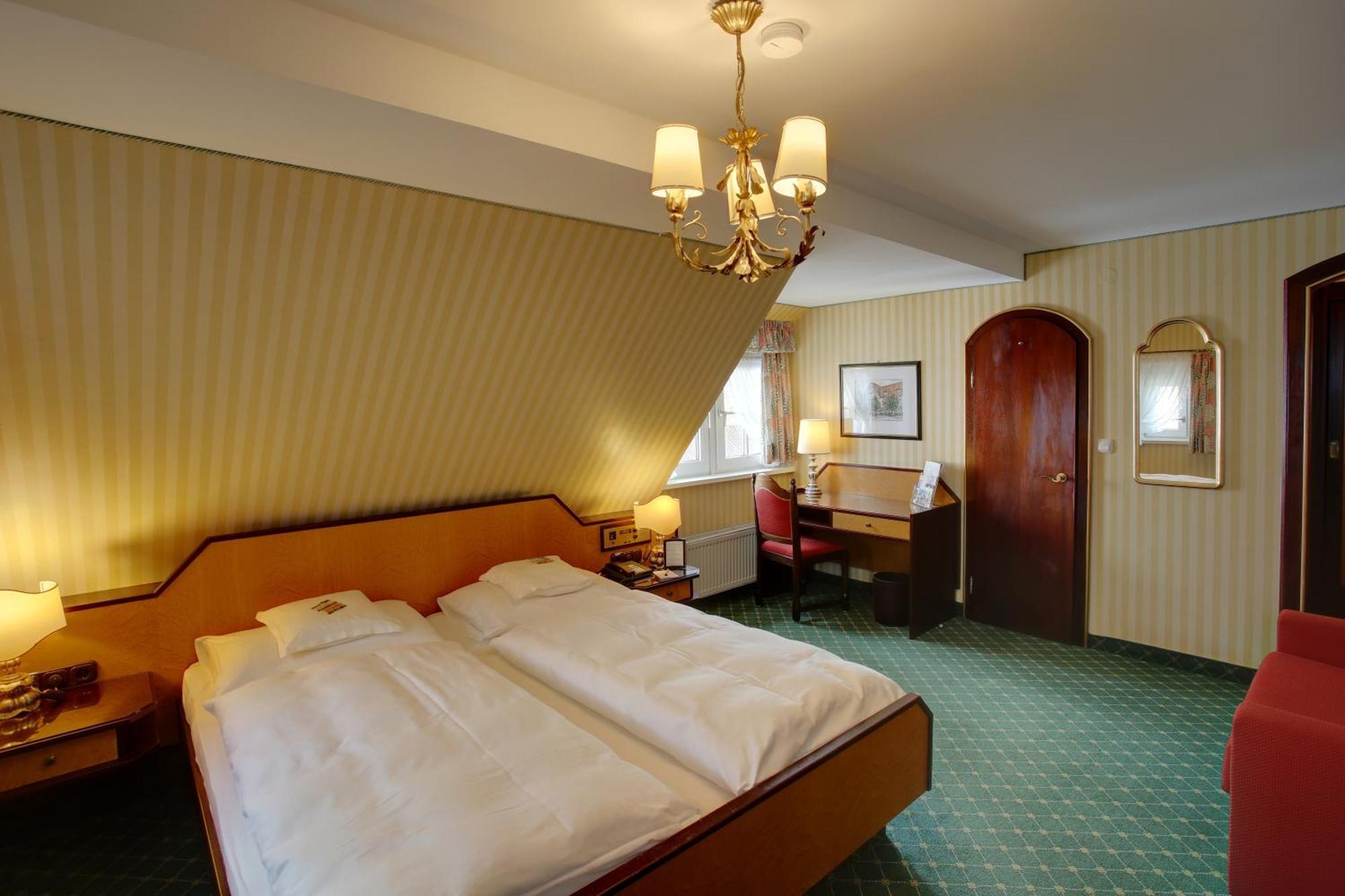 Hotel Brauereigasthof Landwehr-Braeu Reichelshofen Ruang foto