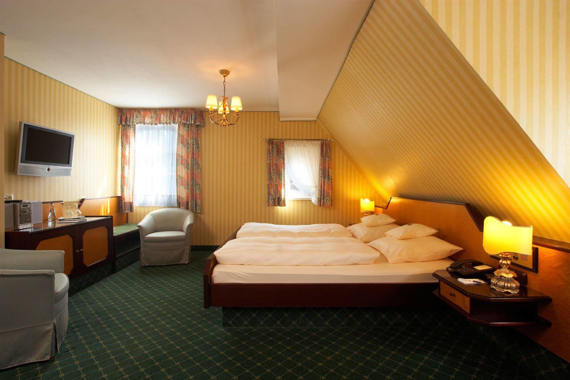 Hotel Brauereigasthof Landwehr-Braeu Reichelshofen Bagian luar foto