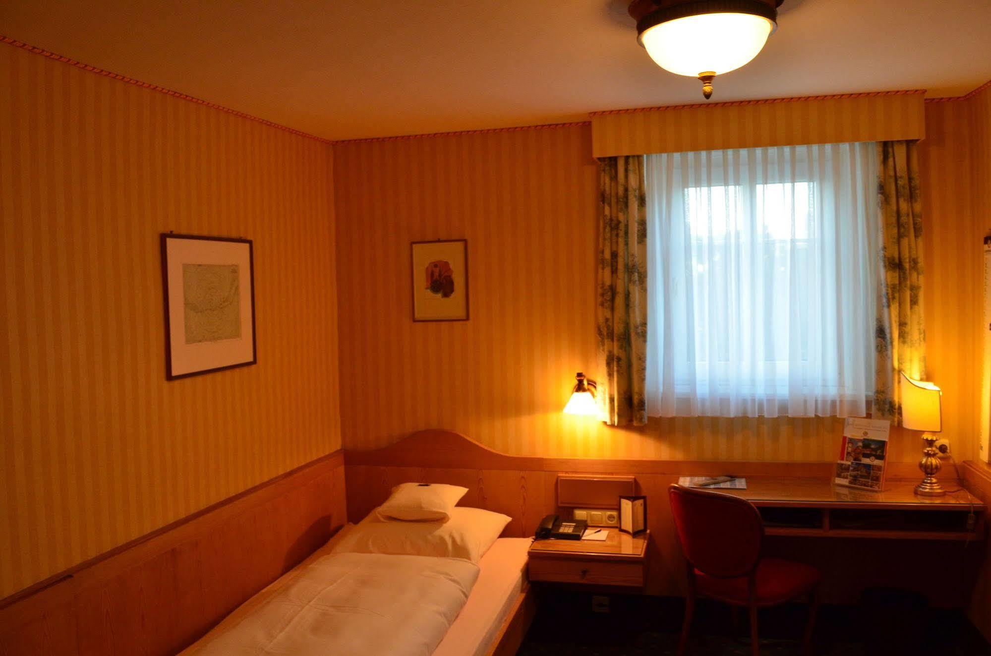 Hotel Brauereigasthof Landwehr-Braeu Reichelshofen Bagian luar foto