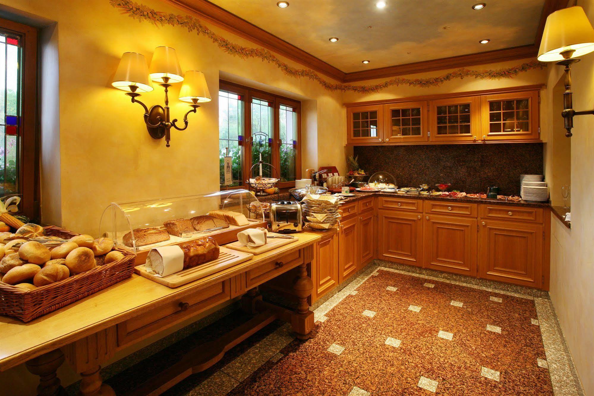 Hotel Brauereigasthof Landwehr-Braeu Reichelshofen Bagian luar foto